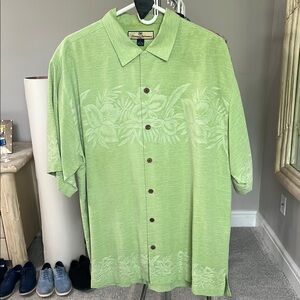 Tommy Bahama Green Floral Button-Up Shirt